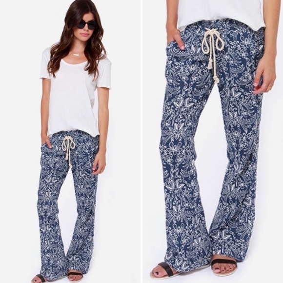 Roxy Pants - SOLD! 💚NWOT Roxy Oceanside Flared Beach Pant